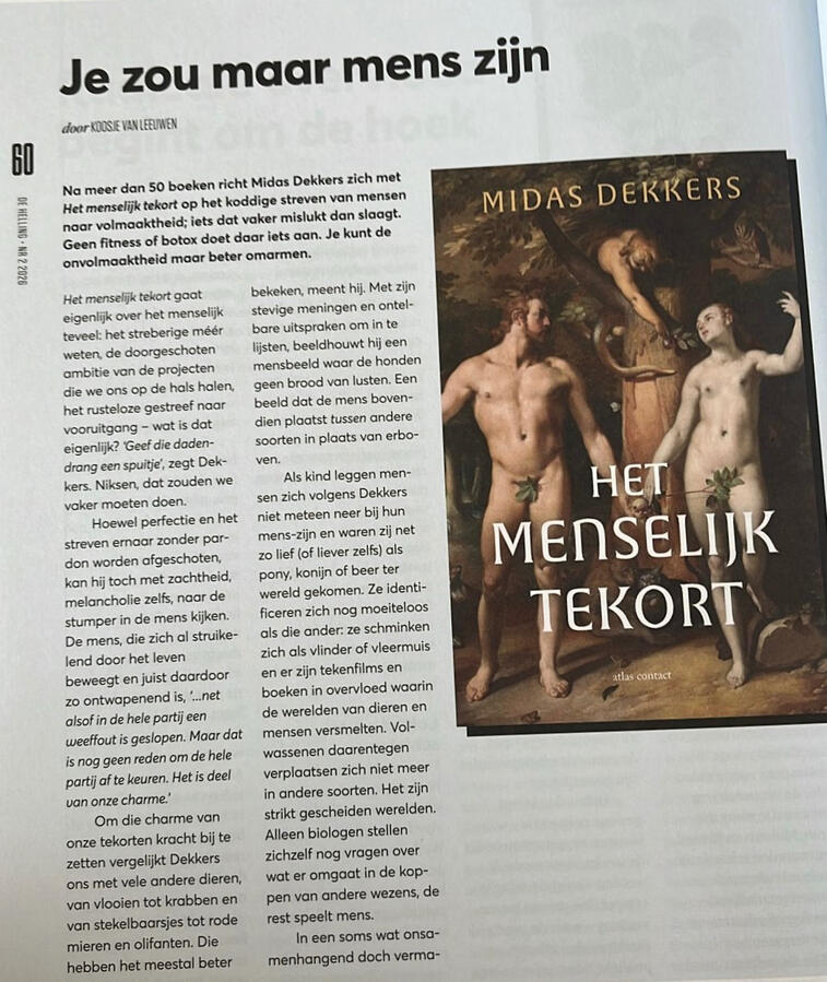 Je zou maar mens zijn ‘Door de zinnen van Het Menselijk Tekort heen voel je de teleurstelling van iemand die tevergeefs geprobeerd heeft mensen te wijzen op de schoonheid van de wereld en er nu een tikje moe van is. Bijvoorbeeld als hij volwassenen beschrijft die vroeger graag